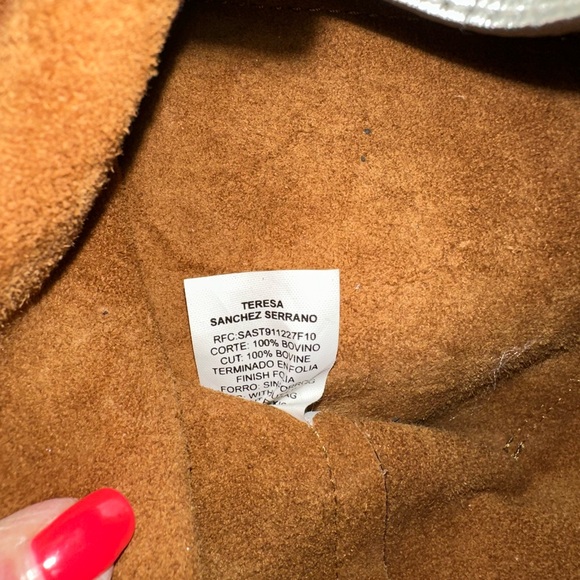 Theresa Sanchez 100% Leather Silver Metallic Backpack - Picture 3 of 6